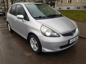 Honda Jazz 1.3(61кВт)автомат. (3 фото из 13)
