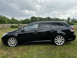 M/V Toyota Avensis 2.2d 110kw ÜV 04.2025 (10 foto / 13)
