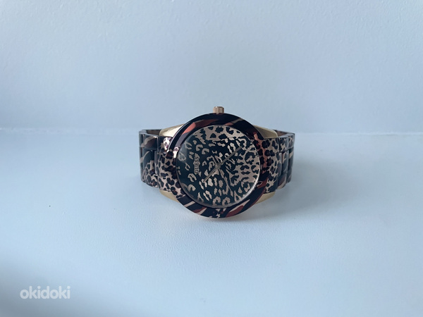 Часы Guess