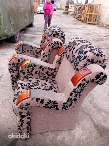 Антикварные кресла с тканевой обивкой (фото #2)