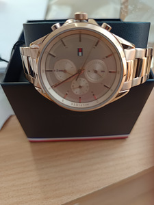 Uus Tommy Hilfiger naiste käekell (6 foto / 6)