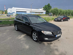 Volvo V70 (2 фото из 14)