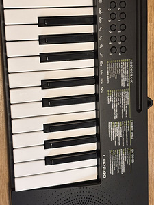 Синтезатор Casio CTK-240 (3 фото из 3)