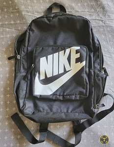 Рюкзак Nike (1 фото из 3)