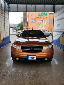 Infiniti fx35 (1 foto / 5)
