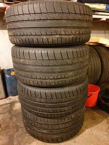 R20 245/35 (1 фото из 3)