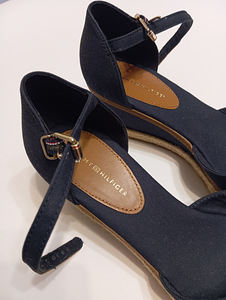 TOMMY HILFIGER 'ELBA' tumesinised sandaalid (3 foto / 6)