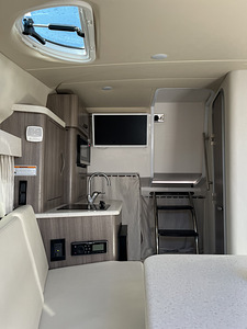 Продается катер Regal Express 28 (7 фото из 10)