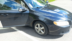 Volvo V70 (11 фото из 13)