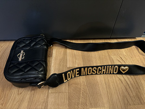 Love Moschino käekott (3 foto / 3)