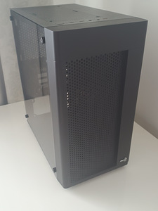 ПК корпус Aerocool hexform (microATX) (2 фото из 4)