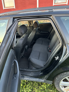 Audi A4 114kw 2002г (6 фото из 9)
