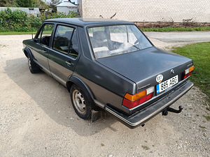 Volkswagen Jetta (2 foto / 8)