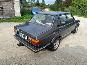 Volkswagen Jetta (4 foto / 8)