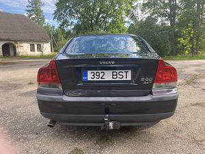 Volvo S60 2,4t (9 foto / 15)