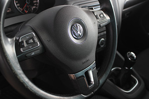 Volkswagen Jetta (8 foto / 10)