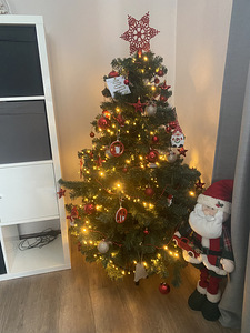 Kunstkuusk koos vanikute ja mänguasjadega (4 foto / 5)