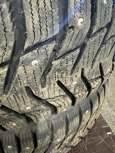 Talverehvid 215/60 R17 (4 rehvi) (4 foto / 5)