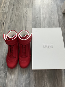 Maison Margiela Futures (1 foto / 1)