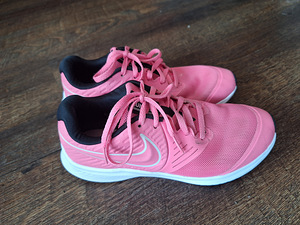 Nike tossud s 36 (1 foto / 3)