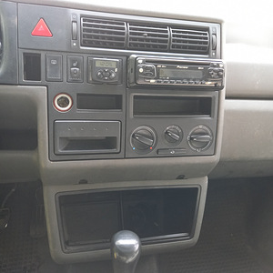 VW TRANSPORTER T4 2.5 TDI 75kW 2001 LONG (12 foto / 12)