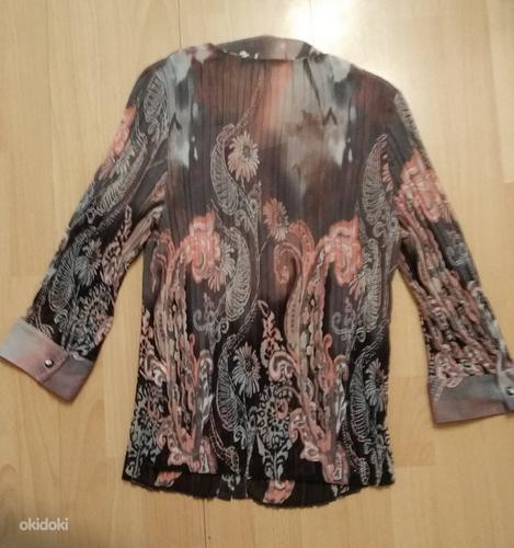 Плиссированная блуза с брошкой, размер L / XL (фото #3)