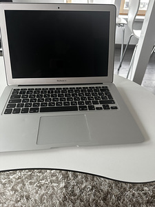 Apple Mac Book Air (1 фото из 3)