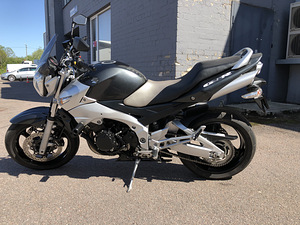 Suzuki gsr600 (2 foto / 5)