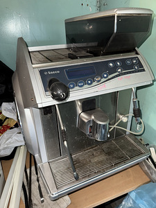 Saeco CAP002 B täisautomaatne espresso ja kohvimasin (2 foto / 6)