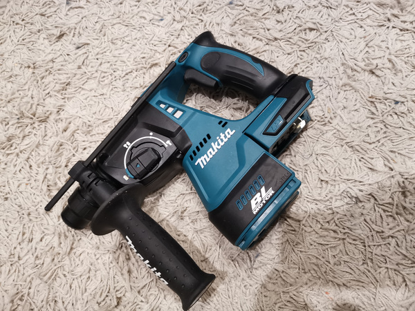 Новый аккумуляторный перфоратор Makita DHR242Z — без аккумулятора