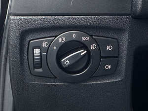 BMW 116i manuaal (9 foto / 10)