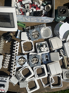 Suur elektrimaterjalide komplekt – ABB, GE, Berke (2 foto / 10)