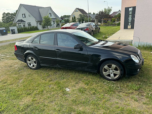 Mercedes-Benz E200, 2006 (4 foto / 5)