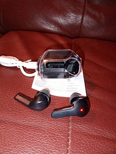Kõrvaklapid mikrofoniga BLUETOOTH uus pakendis (1 foto / 7)
