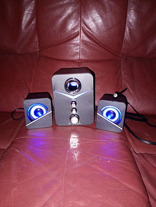 Stereo Kõlarid 4 ees koos raadioga uus pakendis USB (1 foto / 8)