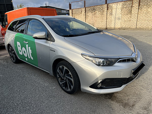 АРЕНДА АВТОМОВИЛЯ BOLT | AUTORENT TOYOTA AURIS HYBRID + LPG (3 фото из 4)