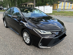 Аренда автомобиля в такси BOLT TOYOTA COROLLA HYBRID LPG (6 фото из 6)