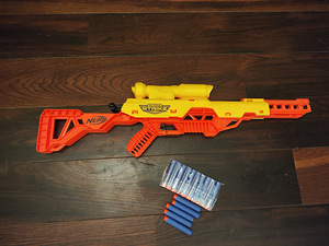 Nerf mänguasi snaipripüss ja 15 kuuli. (1 foto / 1)