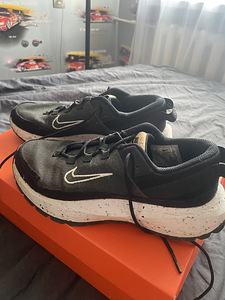 Кроссовки Nike