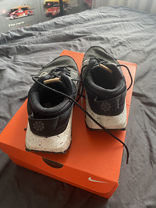Кроссовки Nike (3 фото из 4)