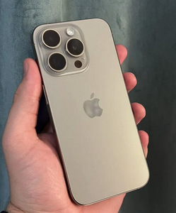 iPhone 15 Pro - Natural Titanium (1 foto / 4)