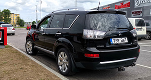 MITSUBISHI OUTLANDER XL 2.2 DI-D, 4WD 115 kW -09 (4 foto / 15)