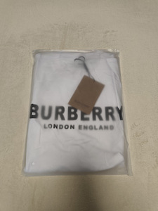 Burberry T-shirt (1 foto / 3)