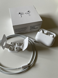 Apple AirPods Pro (2 foto / 3)