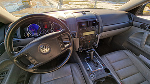 VW Touareg (3 foto / 10)