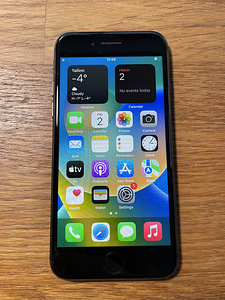 iPhone 8 64 ГБ «серый космос» (1 фото из 3)