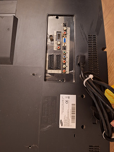 32 Samsungi teler (2 foto / 2)