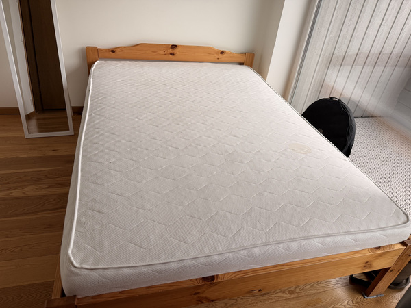 Кровать и матрас