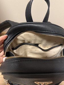 Guess (3 foto / 4)