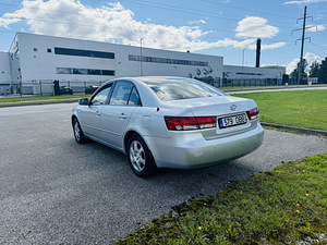 Hyundai Sonata (3 фото из 6)